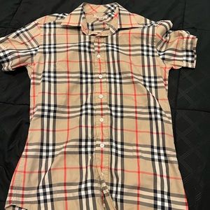 Authentic Burberry short sleeve shirt - size men’s Small